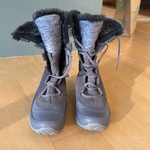 Great condition North Face snow boots - 8.5